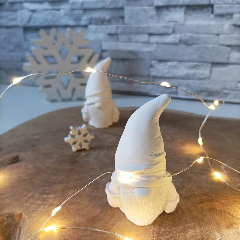 Wichtel Figur in Weiß - Weihnachtsdeko aus Raysin