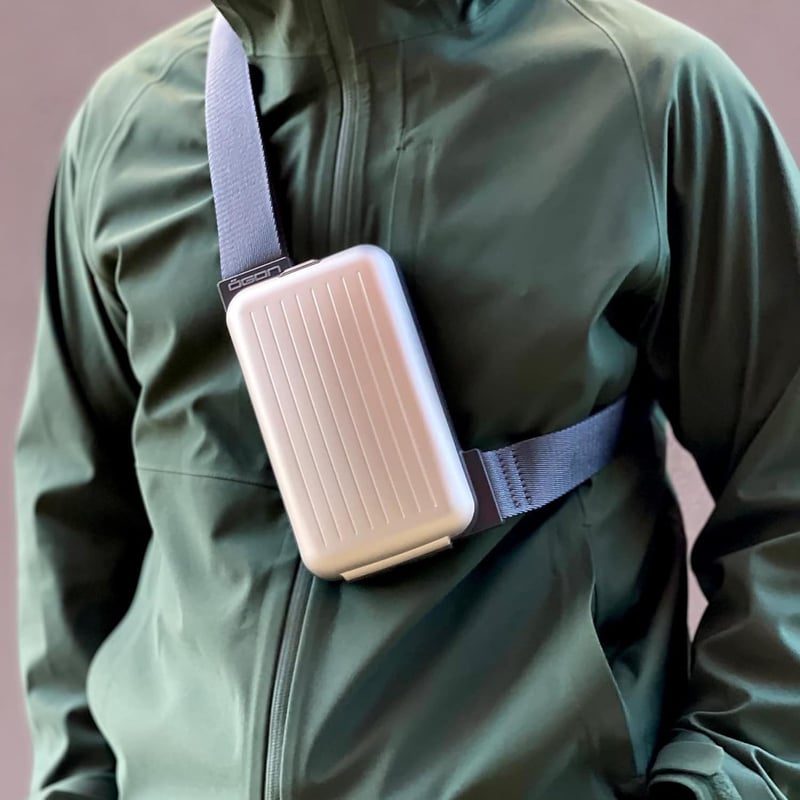 Stylische Gürteltasche aus Aluminium mit RFID-Schutz und Geldbörse