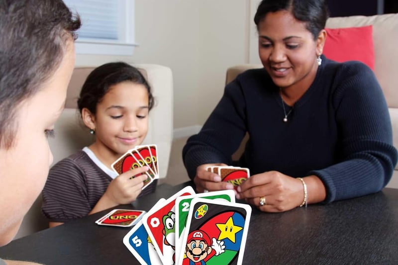UNO Super Mario Kartenspiel – für 2-10 Spieler ab 7 Jahren