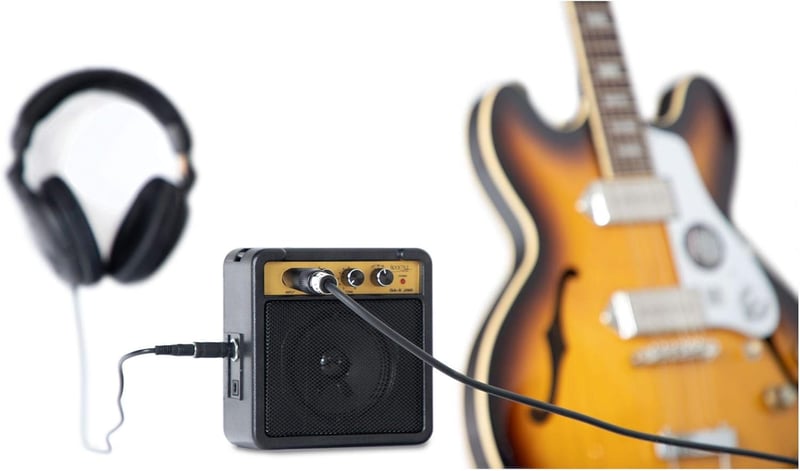 Rocktile GA-5 Jimi Mini-Gitarrenverstärker mit Gürtelclip, 5 Watt, schwarz