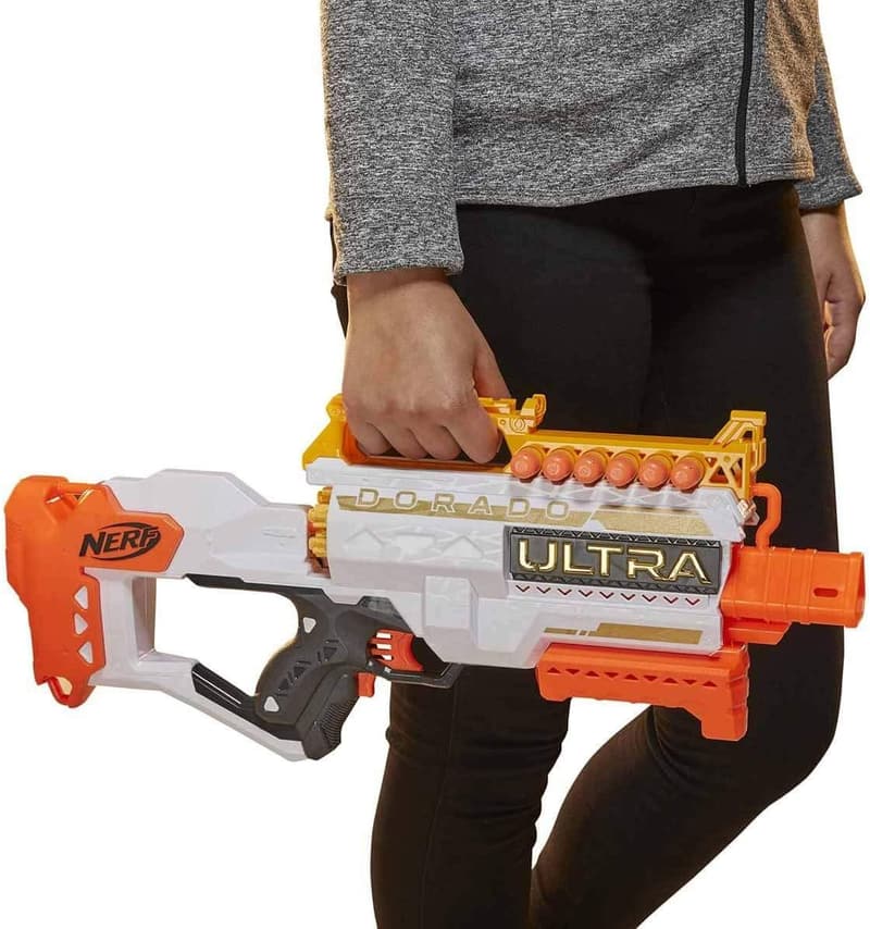 Hasbro Ultra Dorado motorisierter Blaster mit 12 Nerf Ultra Darts