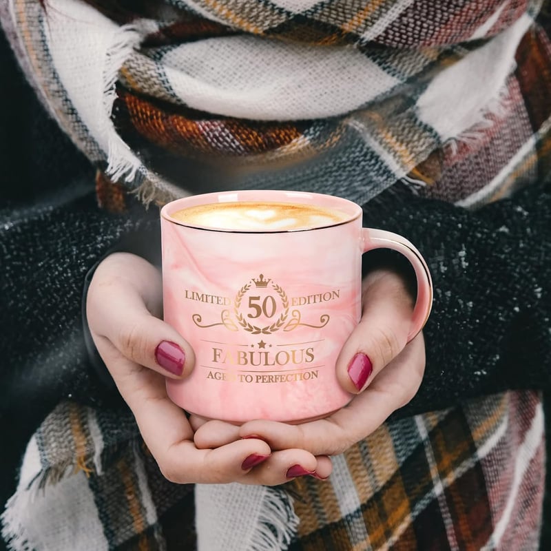 Geschenk zum 50. Geburtstag: Rosa Kaffeetasse für Frauen 12oz