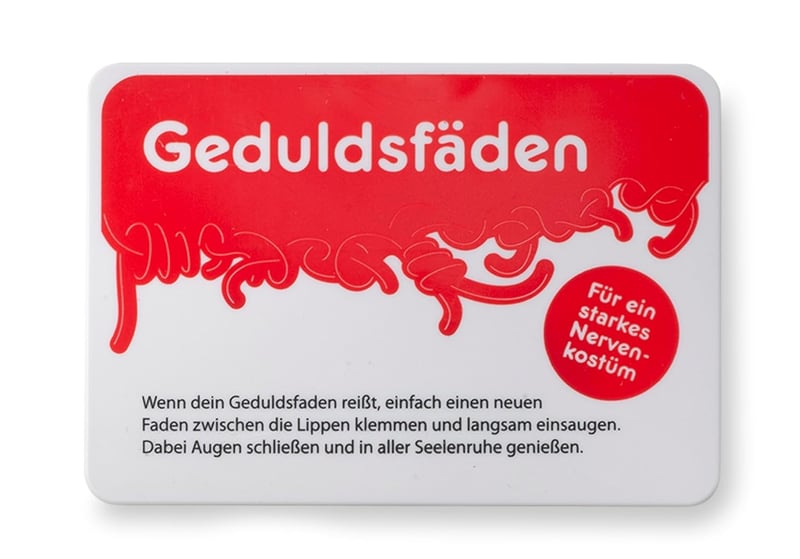 Erdbeer-Fruchtgummischnüre in Schiebeschachtel – 24g von Liebeskummerpillen