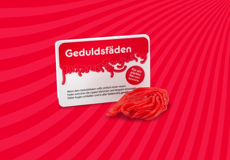 Erdbeer-Fruchtgummischnüre in Schiebeschachtel – 24g von Liebeskummerpillen