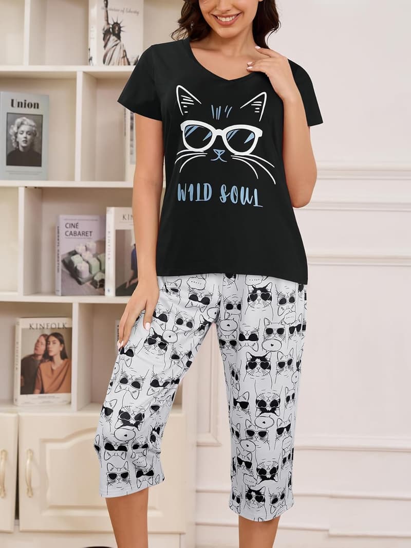 Damen Capri Pyjama-Set mit kurzem Arm im weinroten Druck
