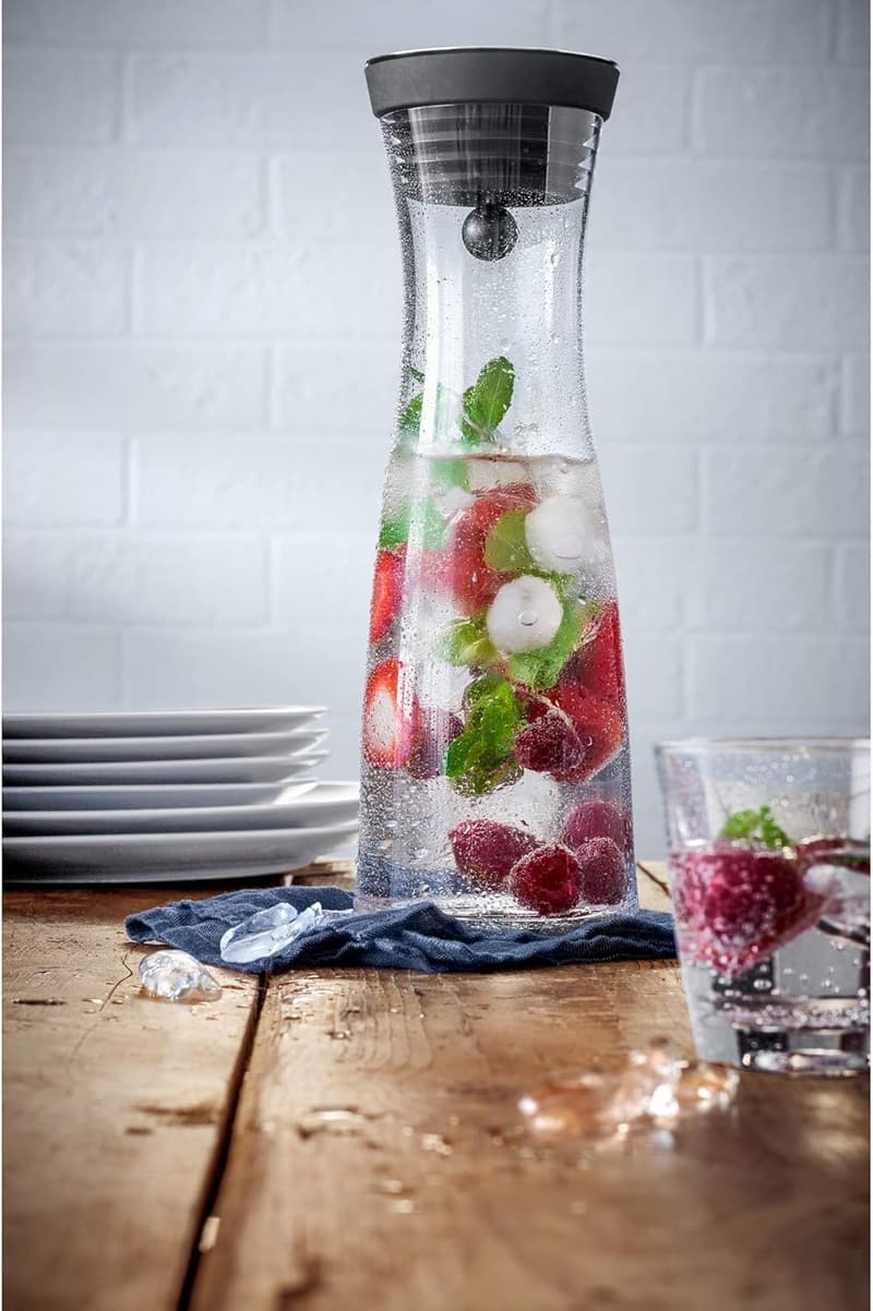 WMF Basic Wasserkaraffe aus Glas, 1 Liter, mit Silikondeckel