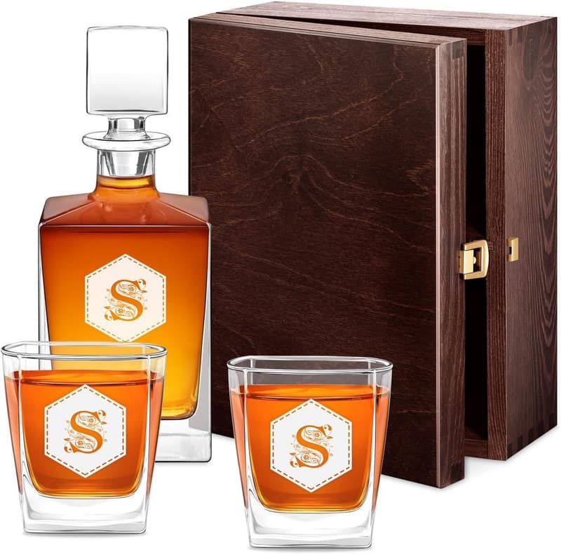 Graviertes Whiskyset mit 810 ml Karaffe und Gläsern für Genießerinnen