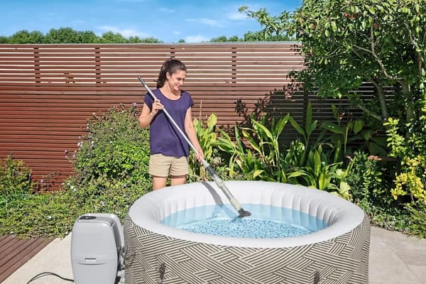 Bestway LAY-Z-SPA Akku-Pool- und Spa-Sauger, grau, 150 cm