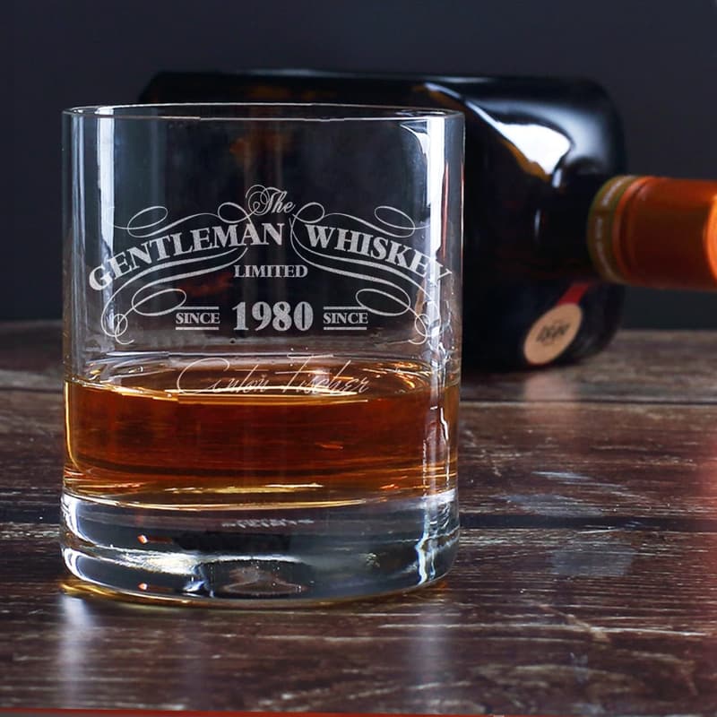 Whiskeyglas mit Gravur für Herren – Gentleman Design