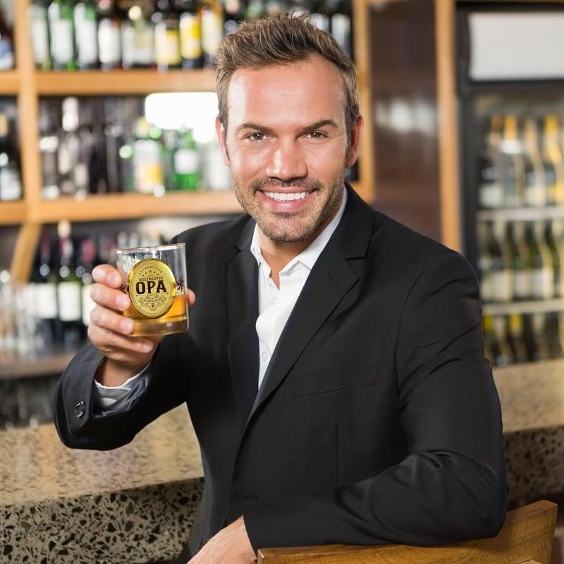 Personalisierte Whiskyglas mit Gravur für den Ruhestand von Opa