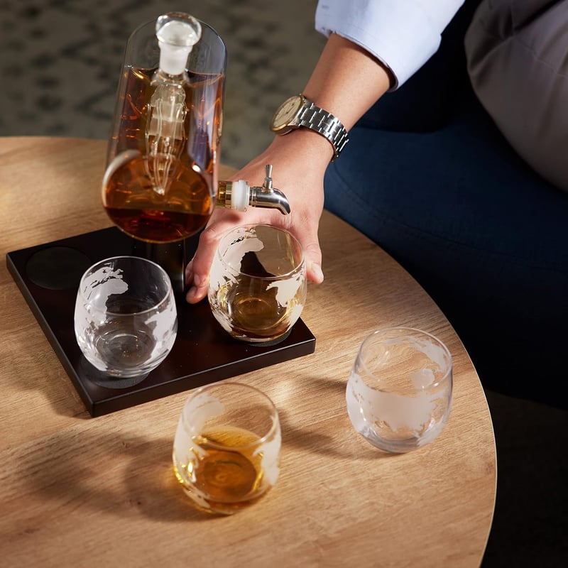 Whisky Dekanter Set mit Edelstahlhahn und 4 Gläsern für Männer