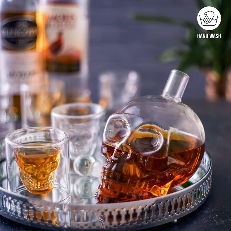 Whisky Karaffe Geschenkset mit Totenkopf Dekanter und 6 Gläsern für Männer