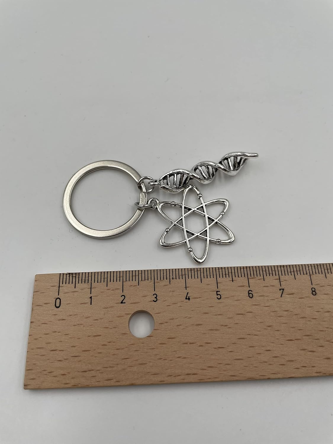 DNA Symbol Schlüsselanhänger aus Metall - Geschenk für alle Freunde und Familie