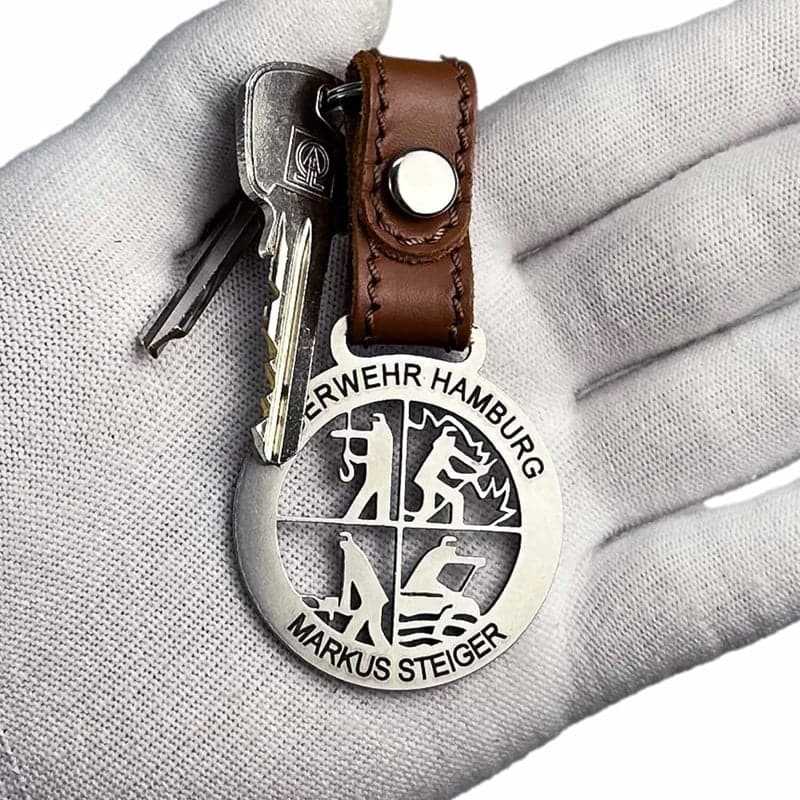 Personalisierter DFV Feuerwehr-Anhänger aus Edelstahl – ideales Geschenk.