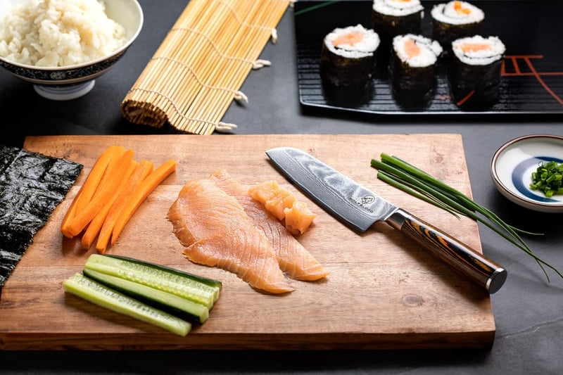 Profi-Santoku-Messer aus 67 Lagen Damaststahl mit Holzgriff