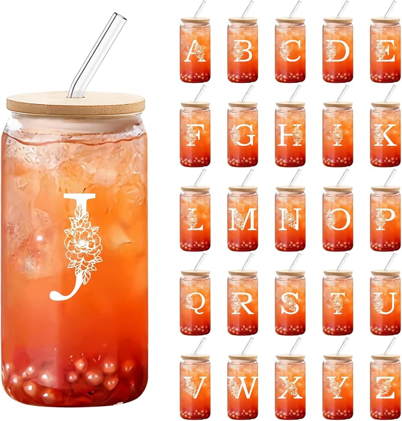 Personalisierter Buchstaben-Glasbecher mit Deckel und Strohhalm – 550 ml