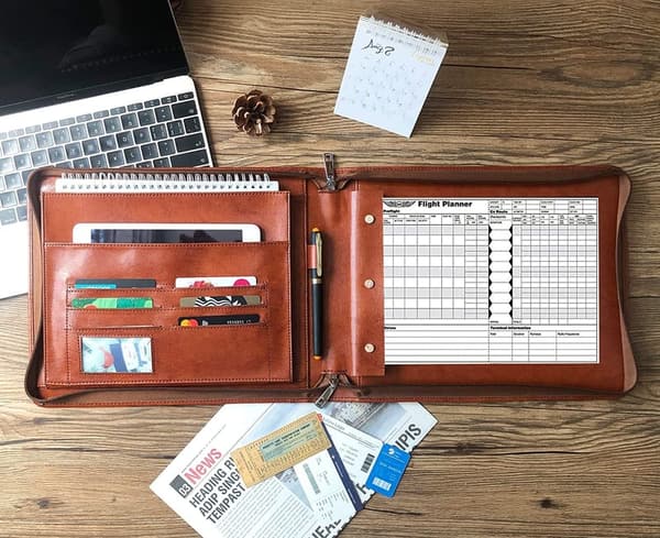 Veganes Leder Pilot Logbuch – Personalisiertes Geschenk für Piloten