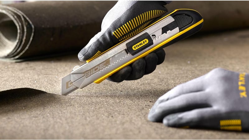 Stanley FatMax Cuttermesser 18mm - Profi Teppichmesser mit Klingenbrecher