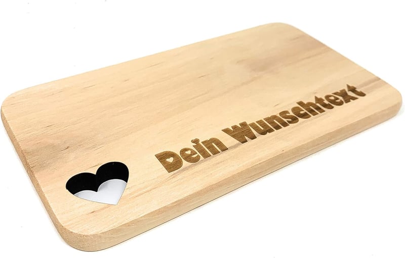 Massivholz Frühstücksbrettchen mit Herzausschnitt und Wunschgravur 22x12 cm