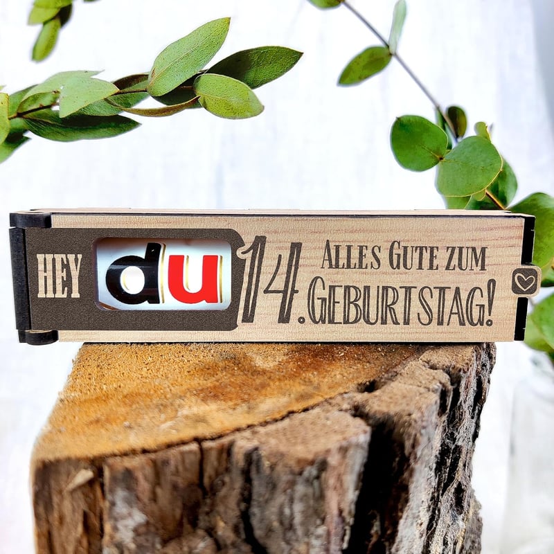 Geschenkbox zum 14. Geburtstag mit Schokoriegeln und Duplo
