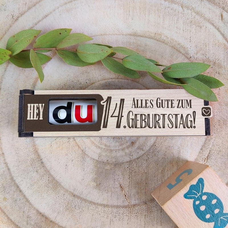 Geschenkbox zum 14. Geburtstag mit Schokoriegeln und Duplo