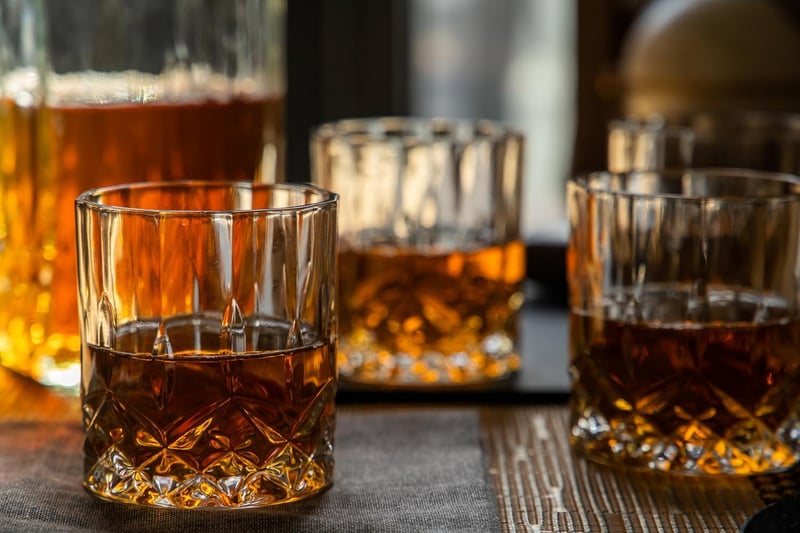 Whisky Geschenkset mit 900ml Karaffe und 4 Gläsern