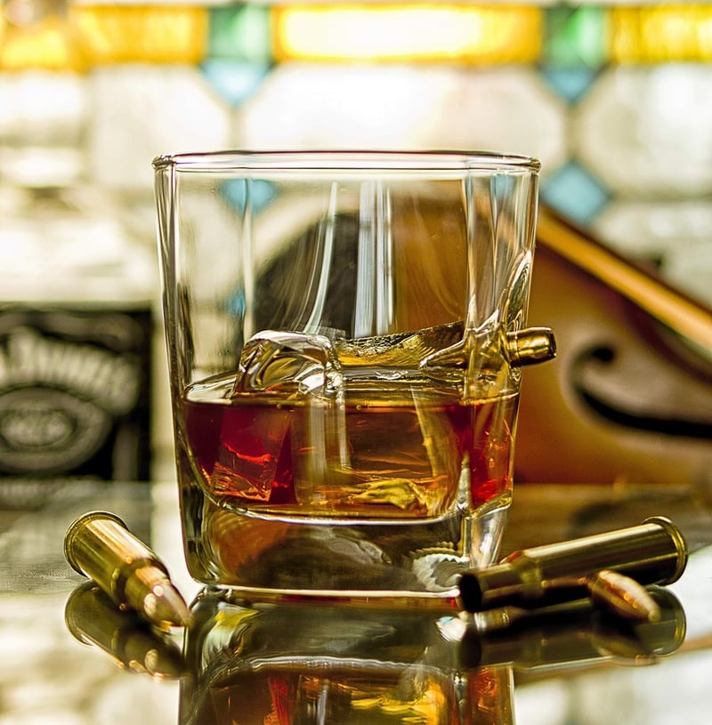 KolbergGlas Whiskyglas mit Projektil Cal.308 für ihn