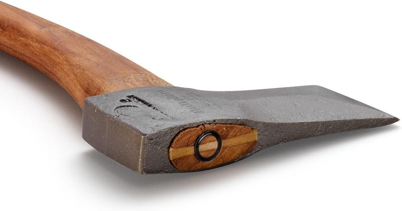 Handgeschmiedete Spaltaxt KLY aus schwedischem Stahl mit Hickory-Stiel