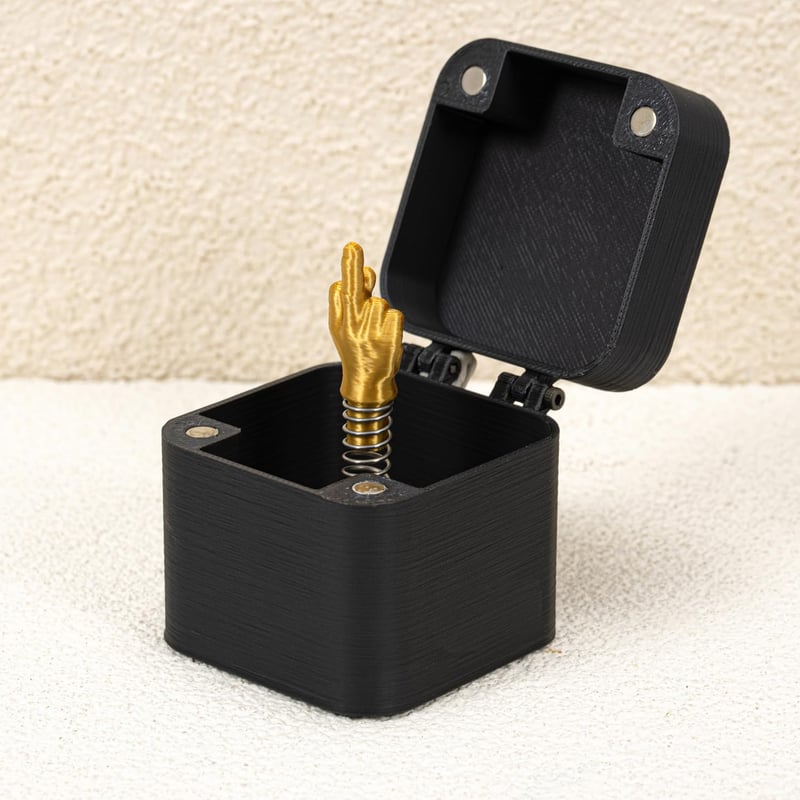 Scherzgeschenk: Mittelfinger in Box - Lustige Schreibtischdekoration