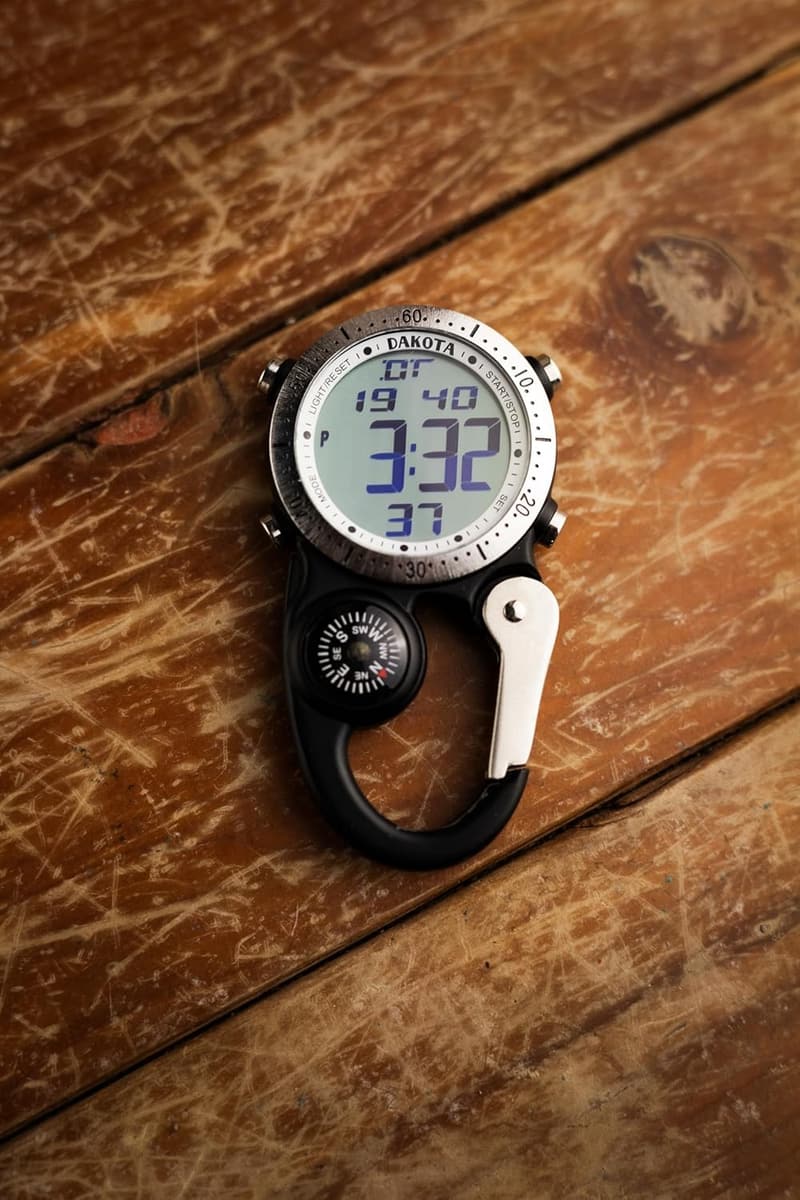 Dakota Digital Backpacker Clip Uhr für Outdoor Aktivitäten