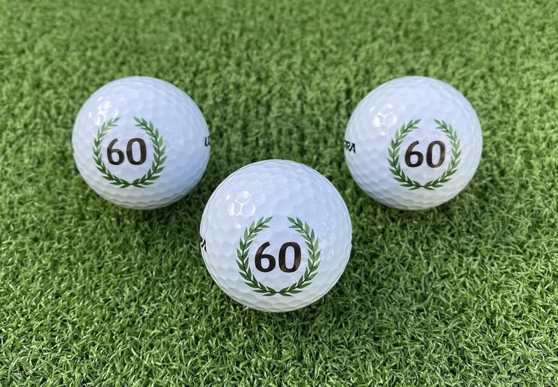 Golfbälle im 3er Set mit Happy Birthday Motiv – Geschenk zum 60. Geburtstag