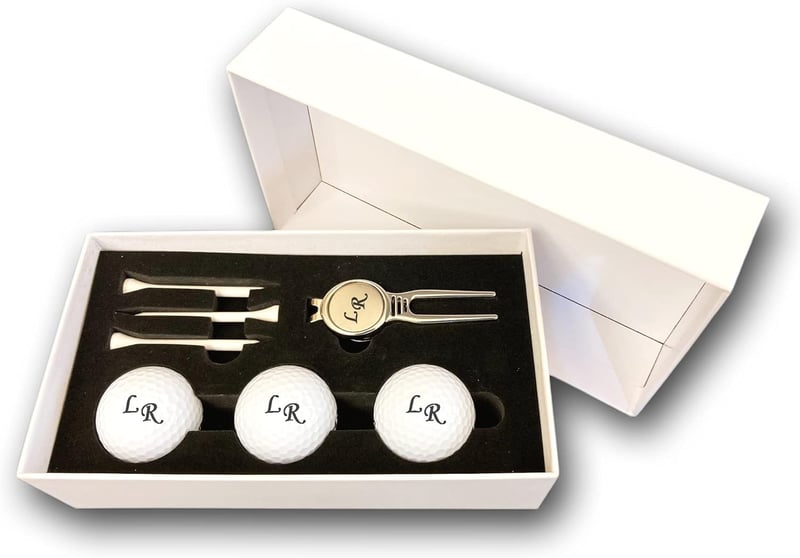 Personalisierte Golfbälle mit Gravur und Zubehör in Geschenkbox für Golfer