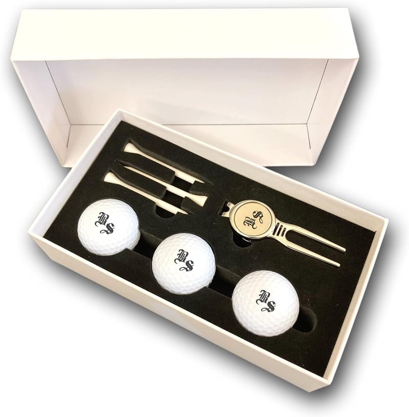 Personalisierte Golfbälle mit Gravur und Zubehör in Geschenkbox für Golfer