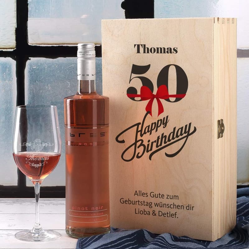 50. Geburtstag Geschenkset: Graviertes Weinglas mit Bree Wein in Geschenkkiste