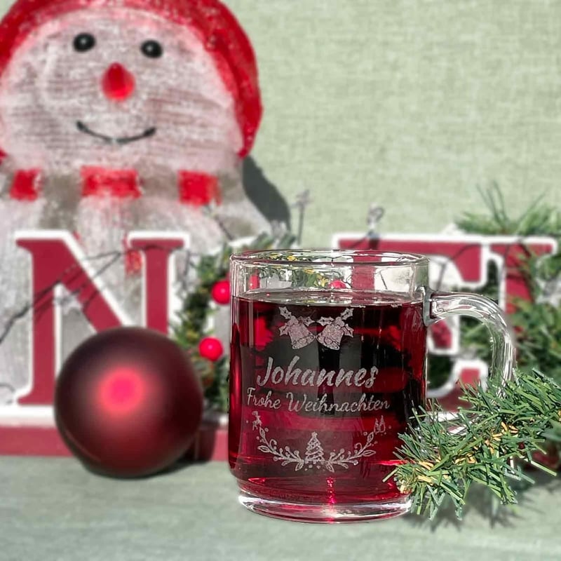Personalisierte Glühweintasse mit Glockenkranz, 250 ml, als Wichtelgeschenk