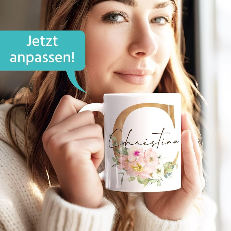 Personalisierte Keramiktasse mit Monogramm und Blumenmotiv