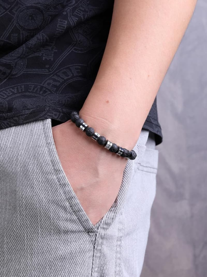Personalisierte Namensgravur Herrenarmband aus Perlen