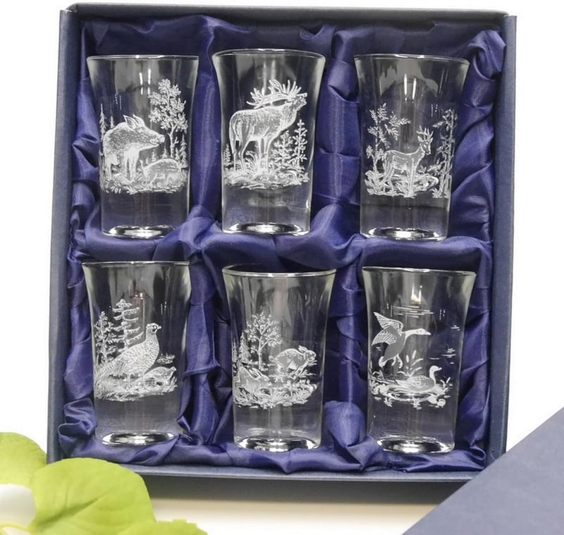 Hochwertiges 6-teiliges Schnapsgläser-Set im Geschenkekarton für Jäger