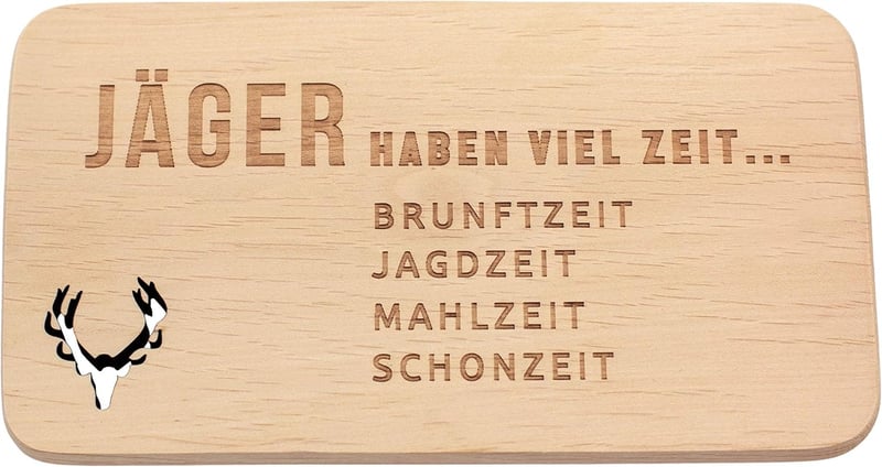 Hölzernes Frühstücksbrettchen mit graviertem Spruch für Jäger