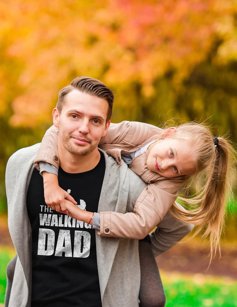Walking Dad Herren T-Shirt – Geschenk für Männer