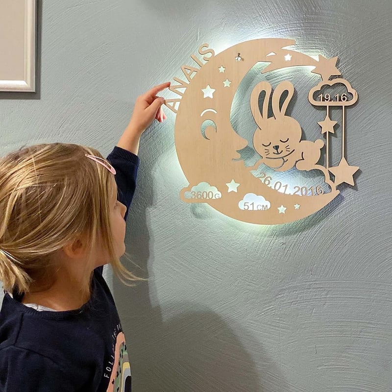 Personalisiertes Schlummerlicht Mond-Hase für Babys zur Geburt und Taufe