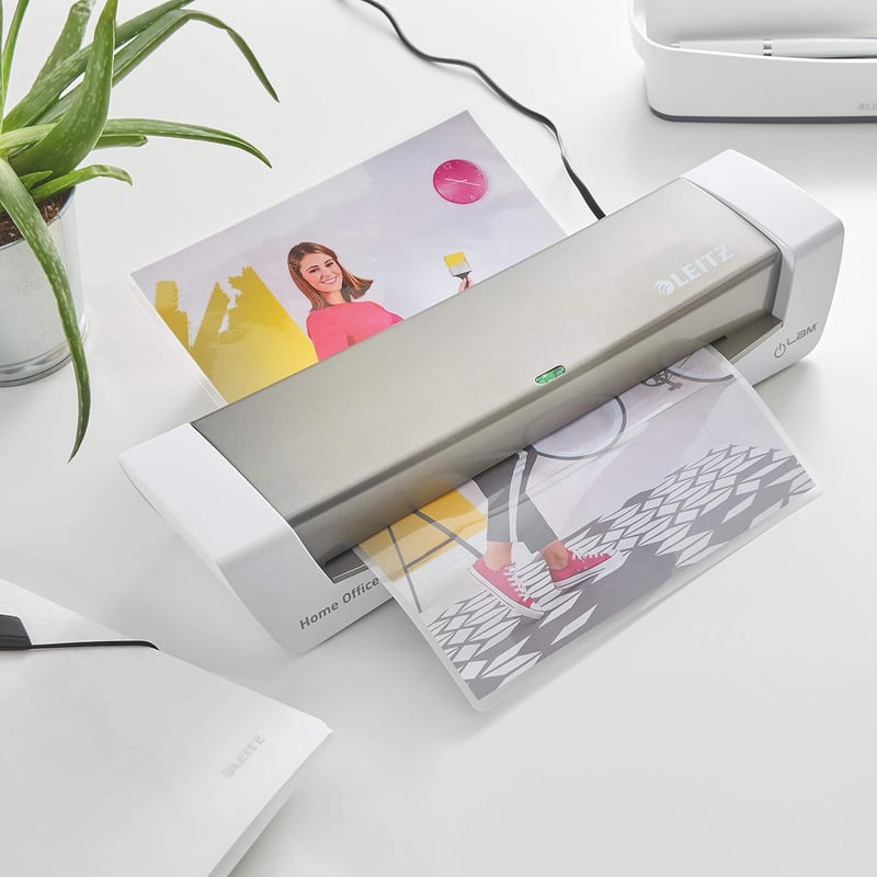 Leitz A4 Laminiergerät für 80-125 µm Folien mit Starterkit
