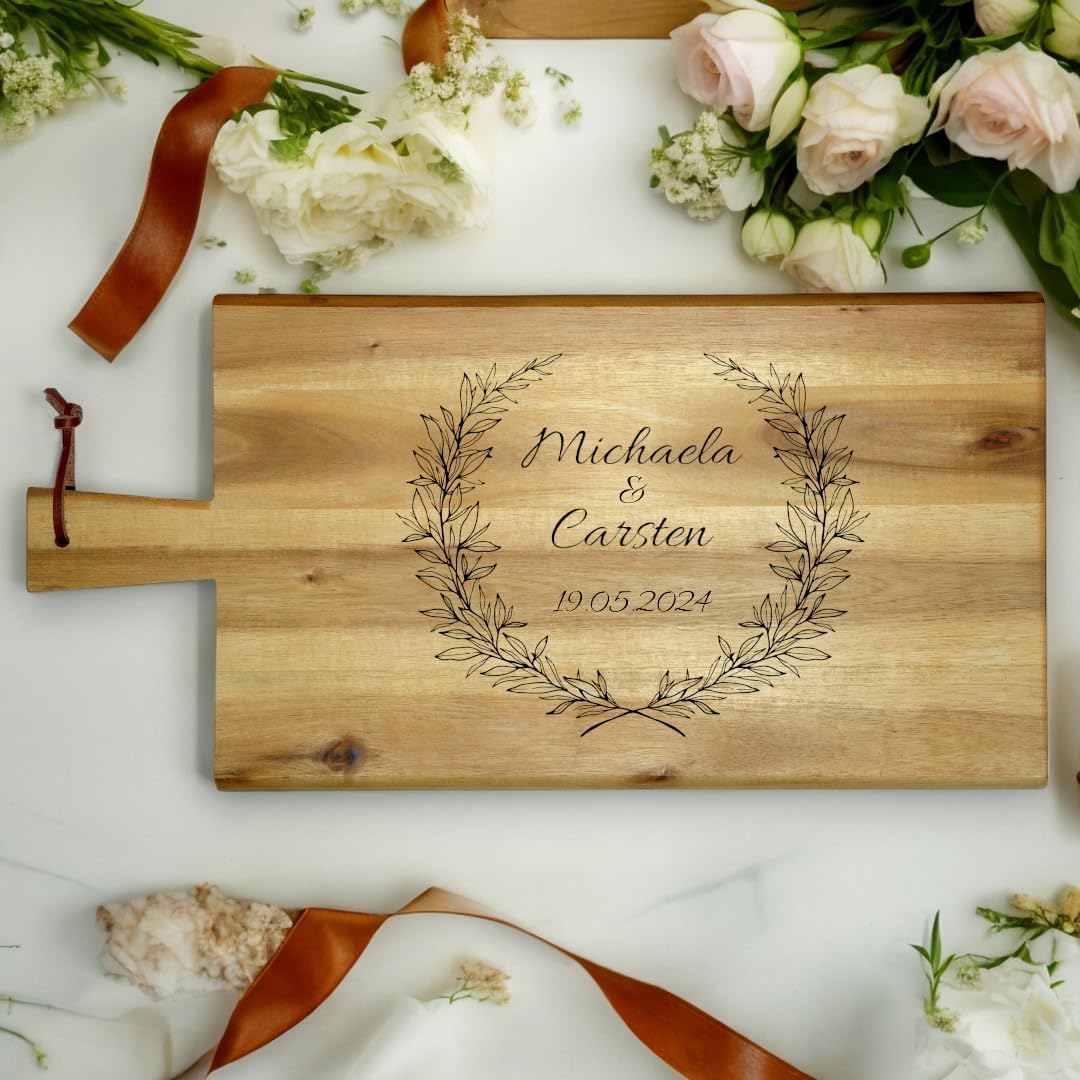 Personalisiertes Akazienholz-Schneidebrett mit Wunschtext zur Hochzeit