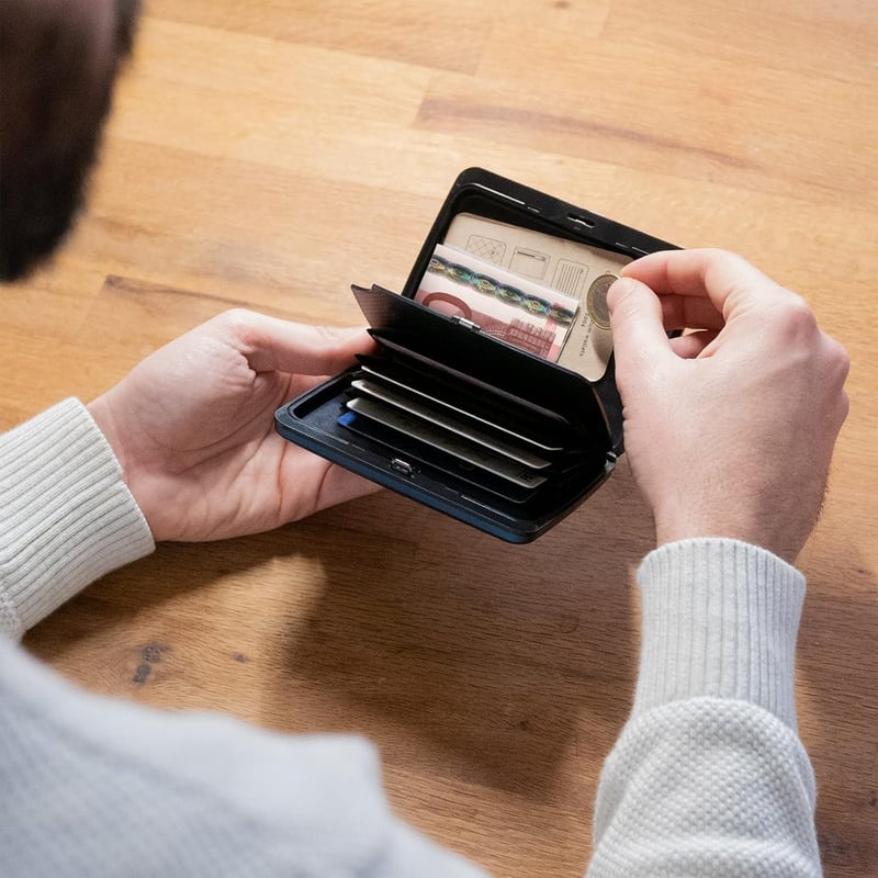 Aluminium Geldbörse mit RFID Schutz und großer Kapazität
