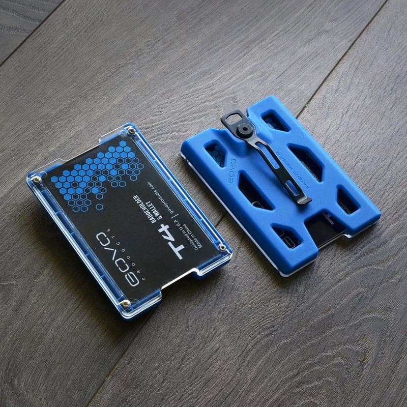 Robuster Ausweishalter aus Polycarbonat mit 4 Fächern – blau