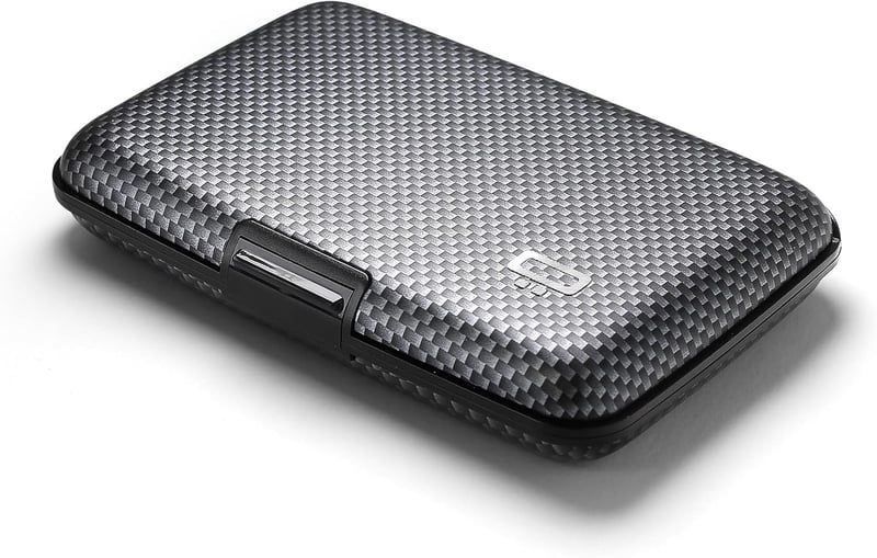 RFID-geschütztes Aluminium Kartenetui im Kohlenstoff-Effekt, Smart Case Stockholm V1
