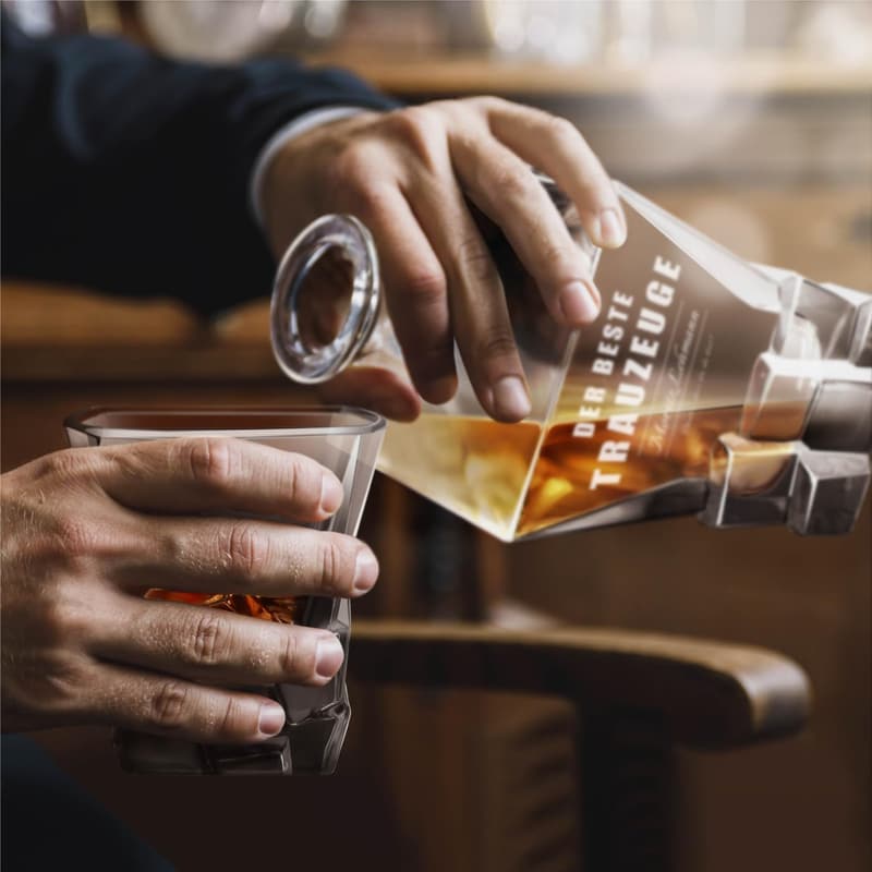 Whisky Dekanter Set mit Gravur für Männer - 950 ml Kristallglas