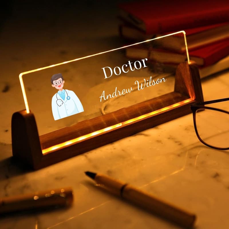 Personalisierte Acryl-Namensschild für Lehrer – 10,2 x 17,8 cm mit U-förmigem Holzsockel