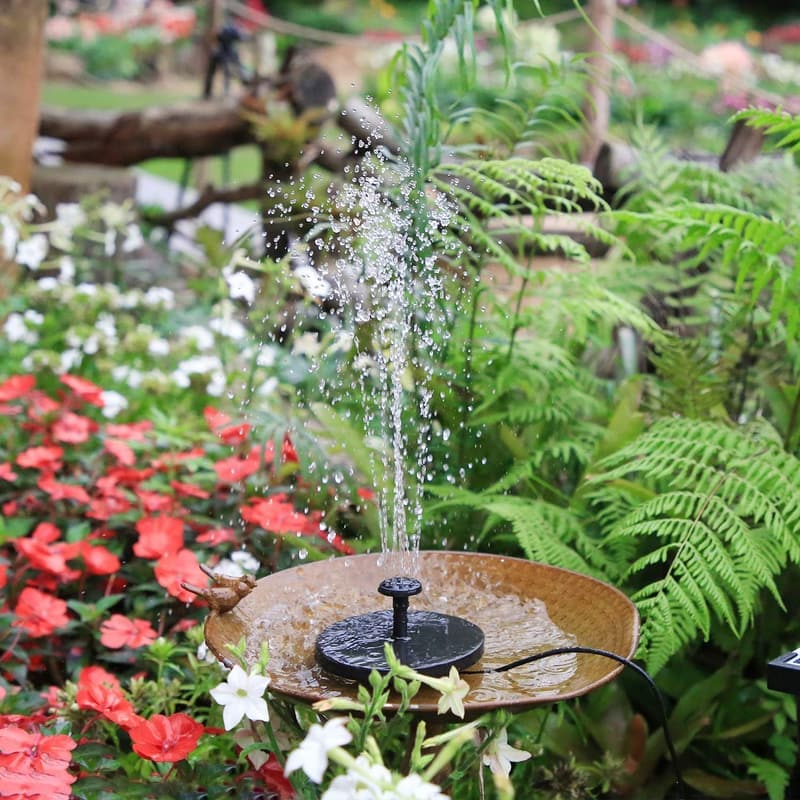 Solarbetriebener Springbrunnen mit 1500 mAh Akku und 6 Fontänestilen für Garten und Vogelbad