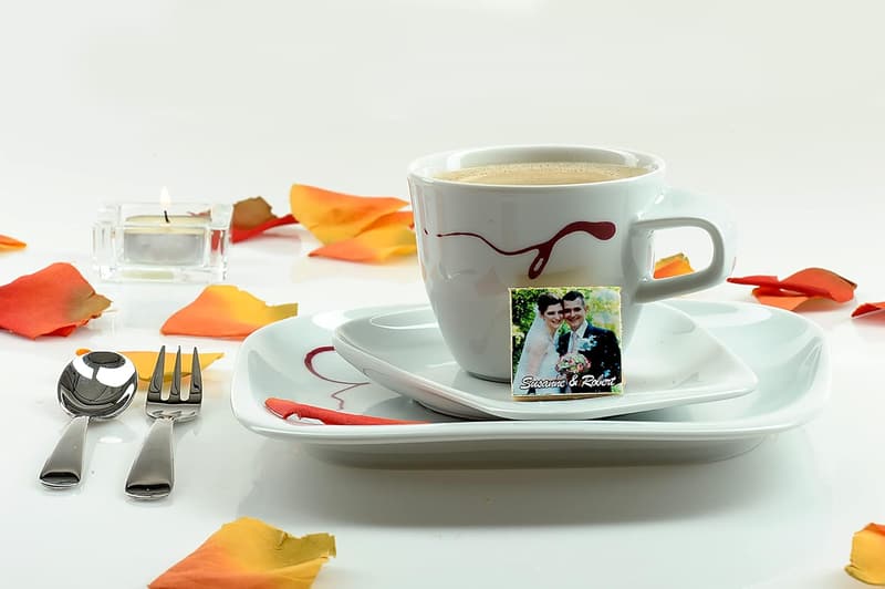 Individuelle quadratische Hochzeitskekse, selbst gebacken